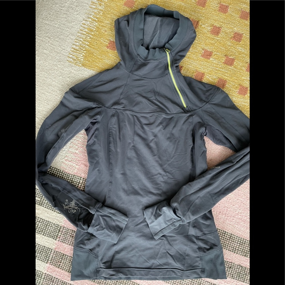 Lululemon running top